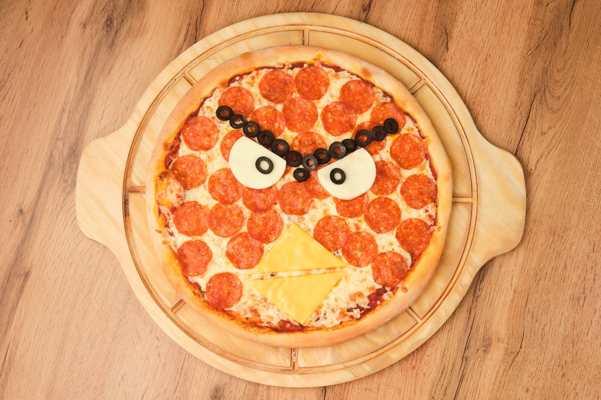 Пицца Angry Birds.