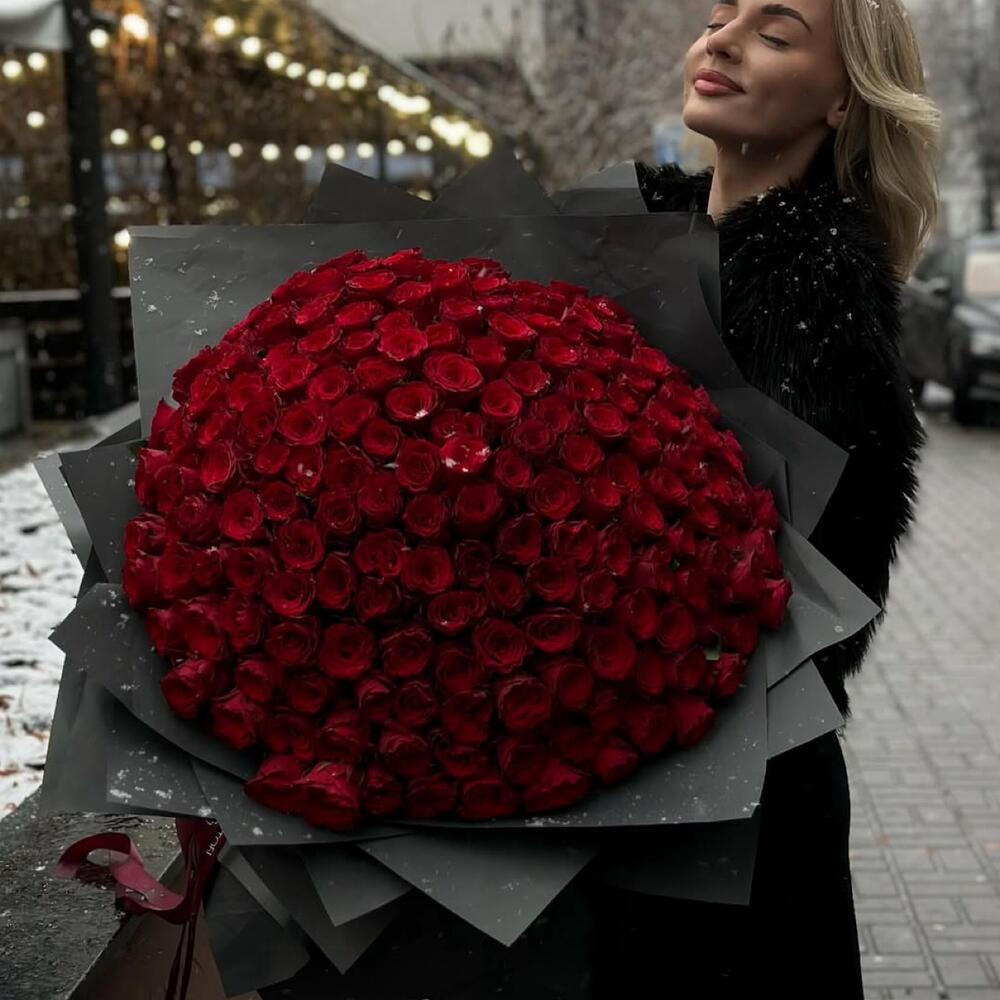 101 Роза красная чёрная упаковка