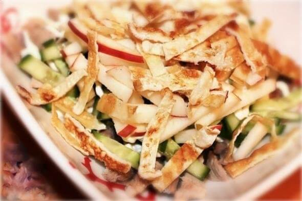 Салат с куриным бедром