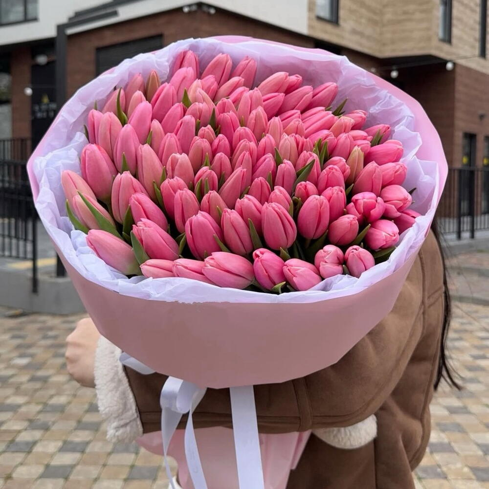 101 розовый тюльпан красотке