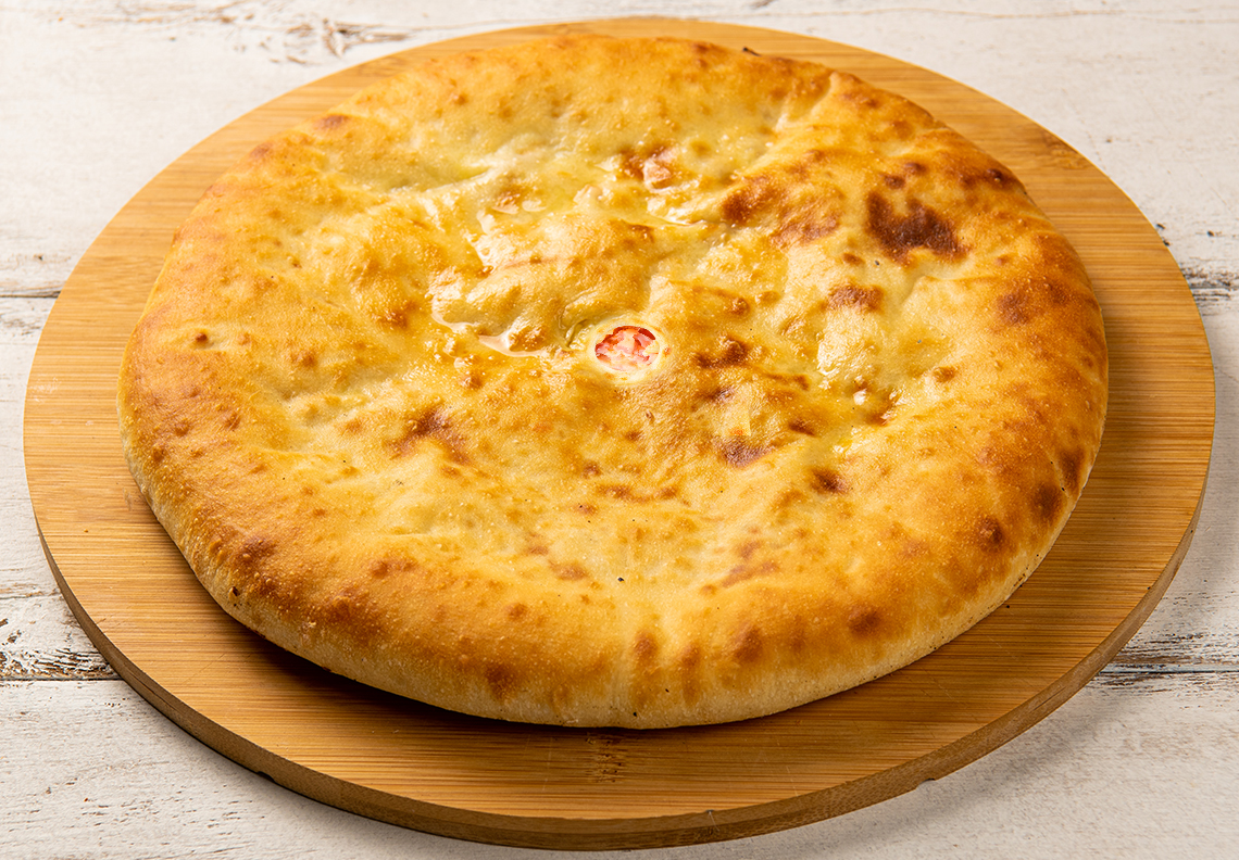 Осетинский пирог с ветчиной и сыром