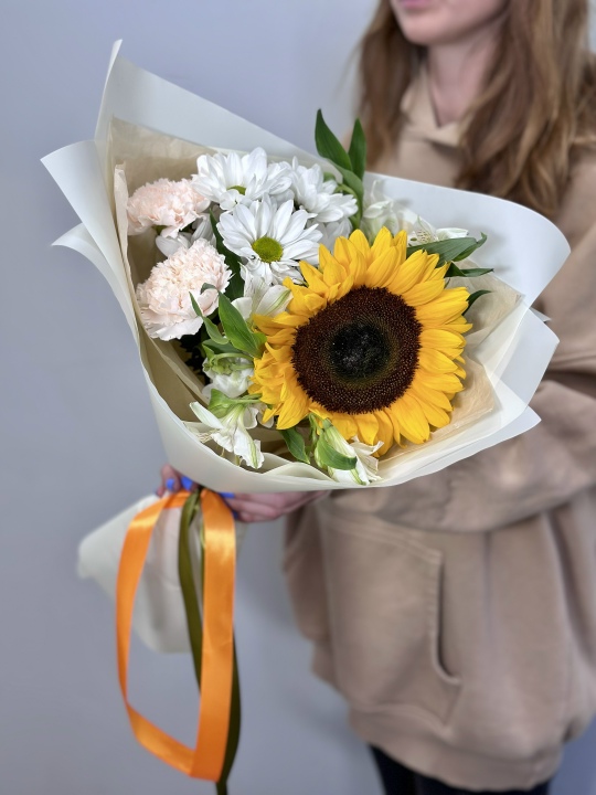 Букет с подсолнухом