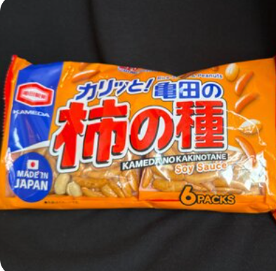 Рисовые крекеры "косточки хурмы" с арахисом Kameda Seika