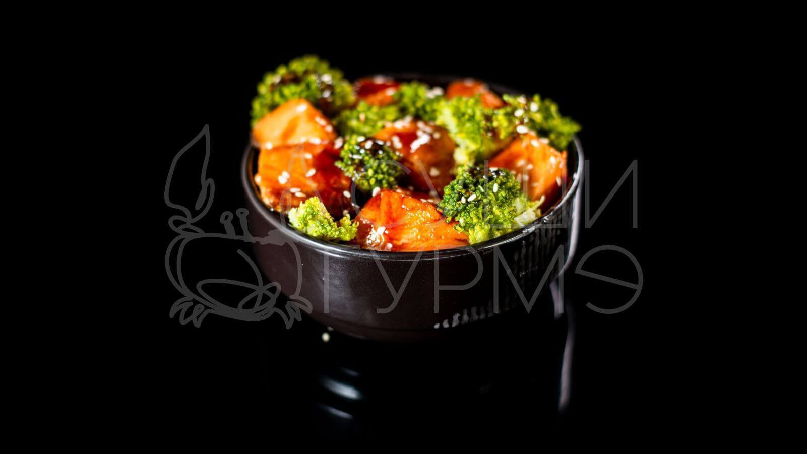 Лосось с брокколи и рисом