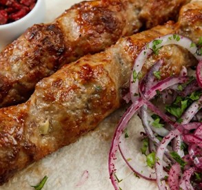 Люля в лаваше с овощами