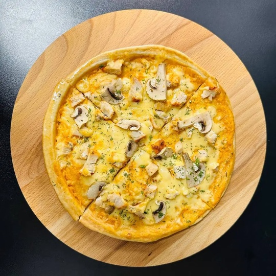 Пицца с курицей и грибами