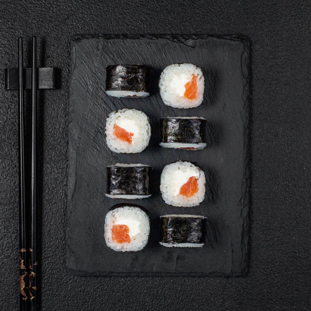 Ролл с лососем и сыром