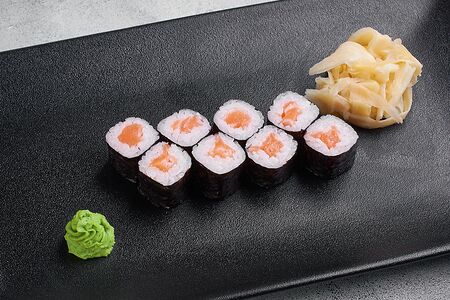 Маки с лососем 