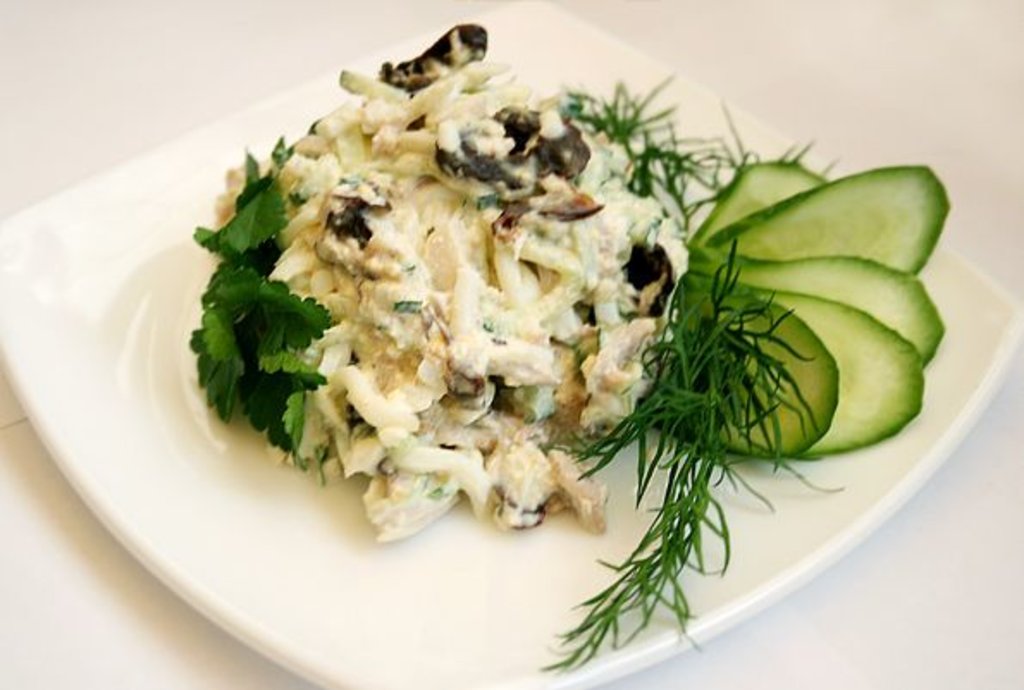 Салат "С черносливом"