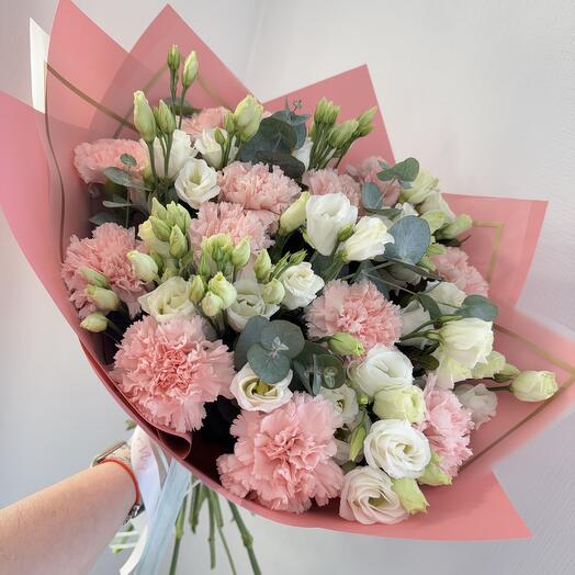 Диантусы и эустома с ароматным эвкалиптом