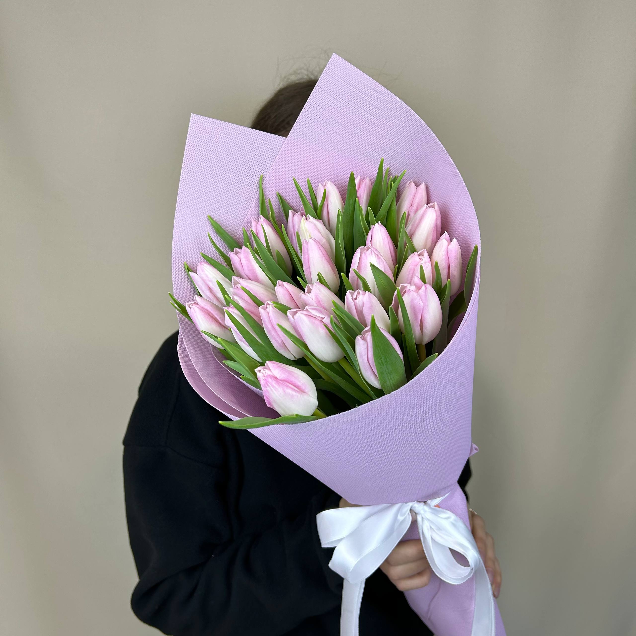 Букет из 25 нежных тюльпанов