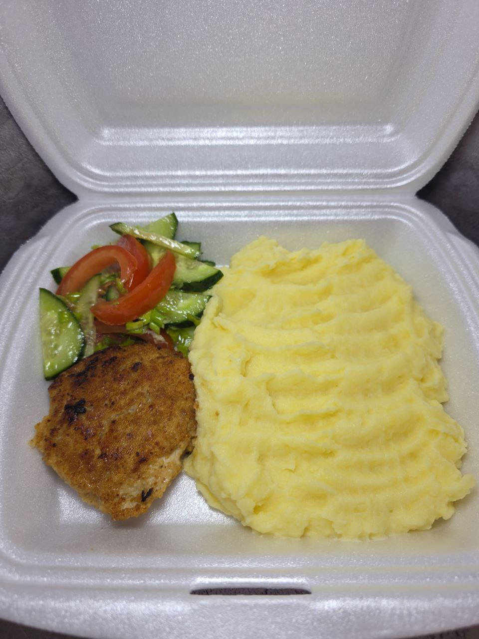 Картофельное пюре с куриной котлетой