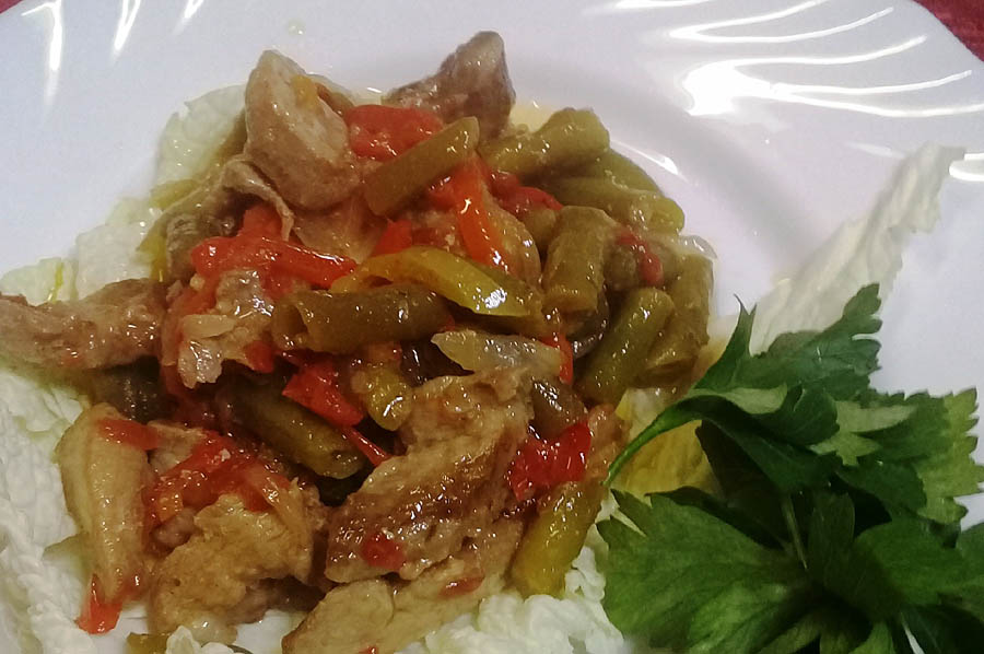 Свинина, жаренная с овощами