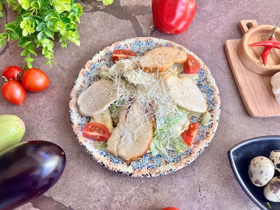 Салат Цезарь с курицей