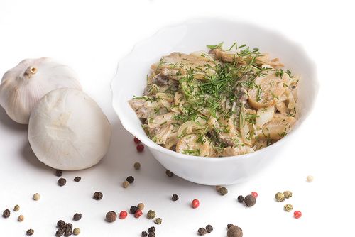 Шампиньоны под белым соусом