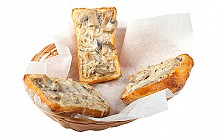 Брускетта с грибами и луком
