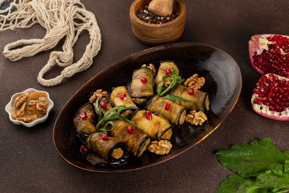 Баклажановые рулетики с грецкими орехами