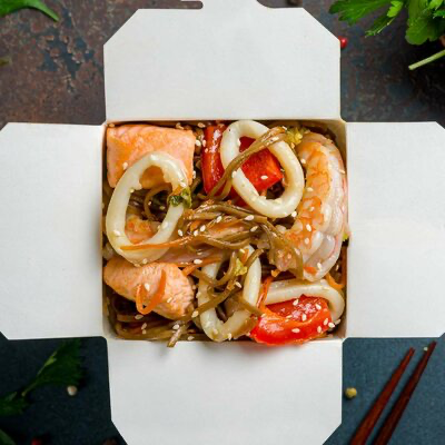 Вок с морепродуктами с лапшой соба