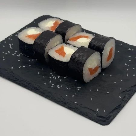 Ролл с лососем и сыром