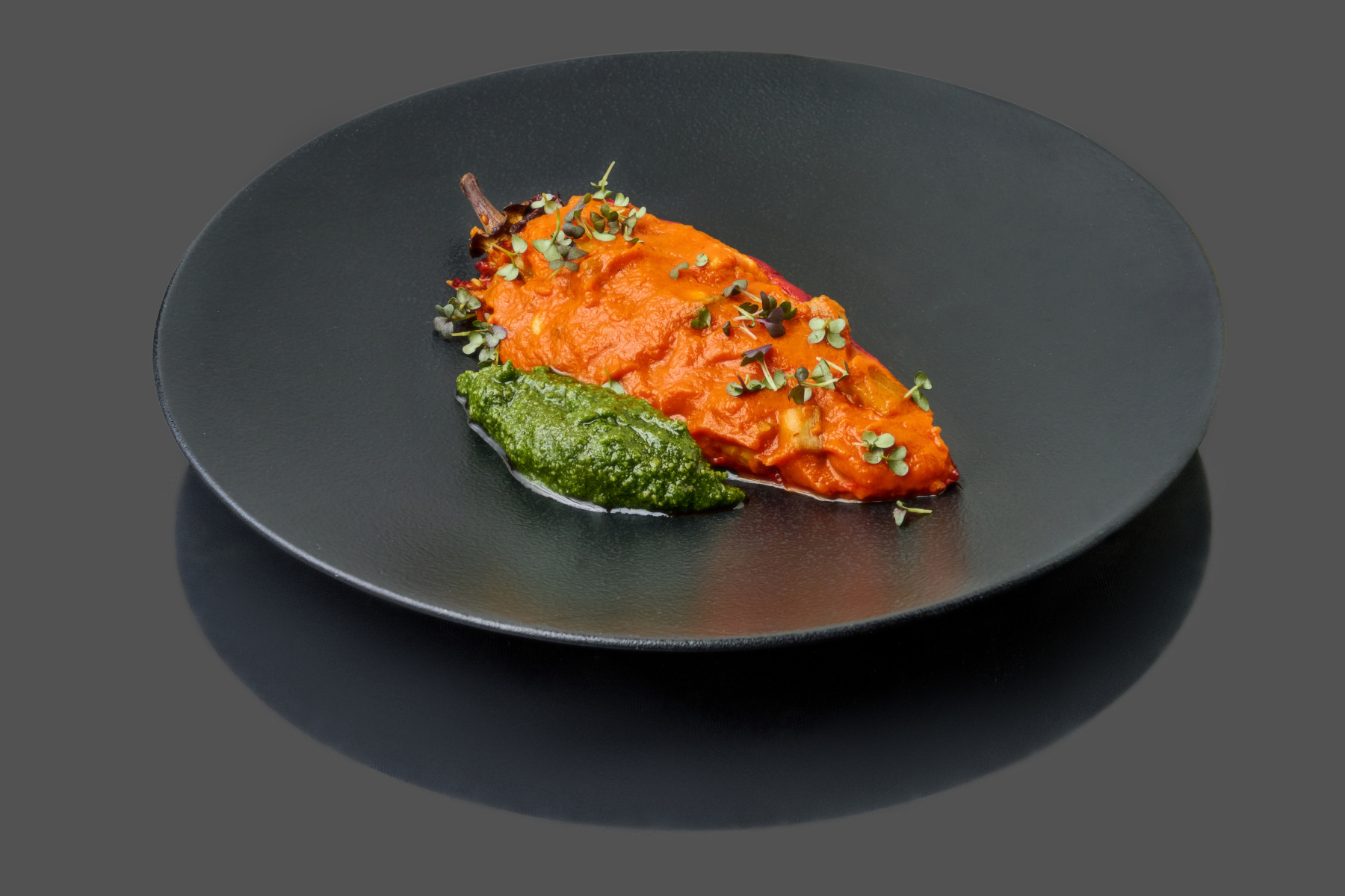 Перец рамиро и печеный балажан соус неаполе и песто