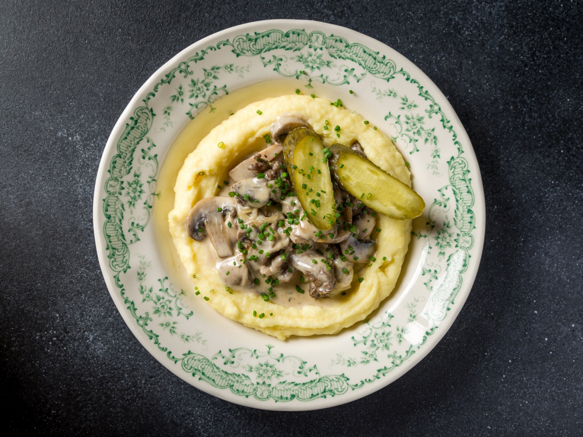 Бефстроганов с телятиной