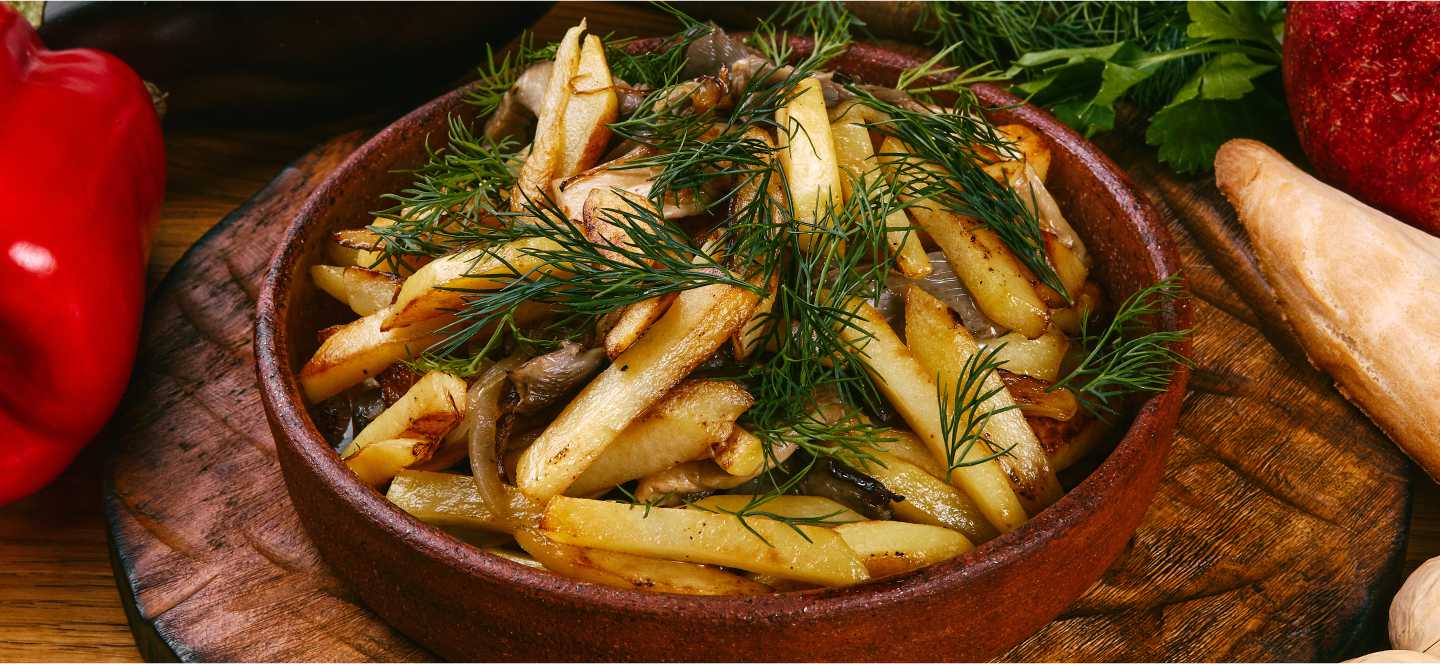 Жареный картофель с вешенками