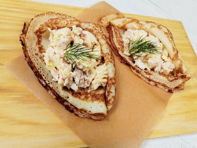 Блинчики по-русски с курицей и сыром