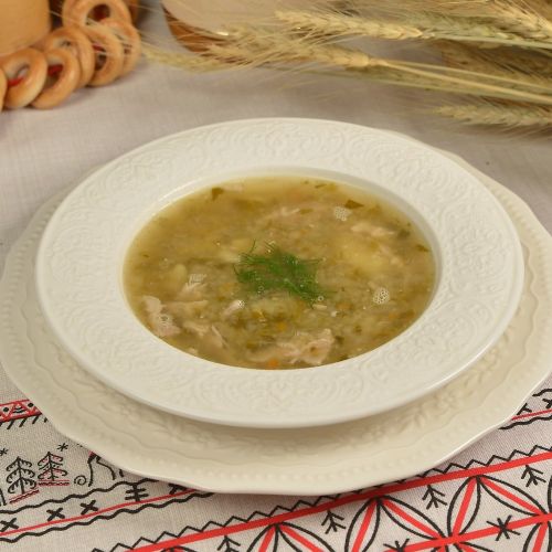 Кислые череповецкие щи с разваренной свининой.
