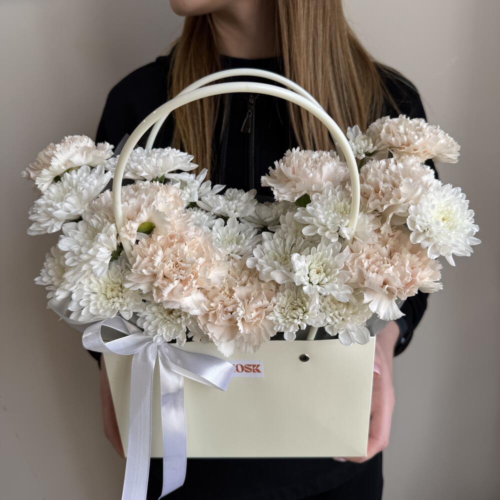 Стойкая композиция в сумочке