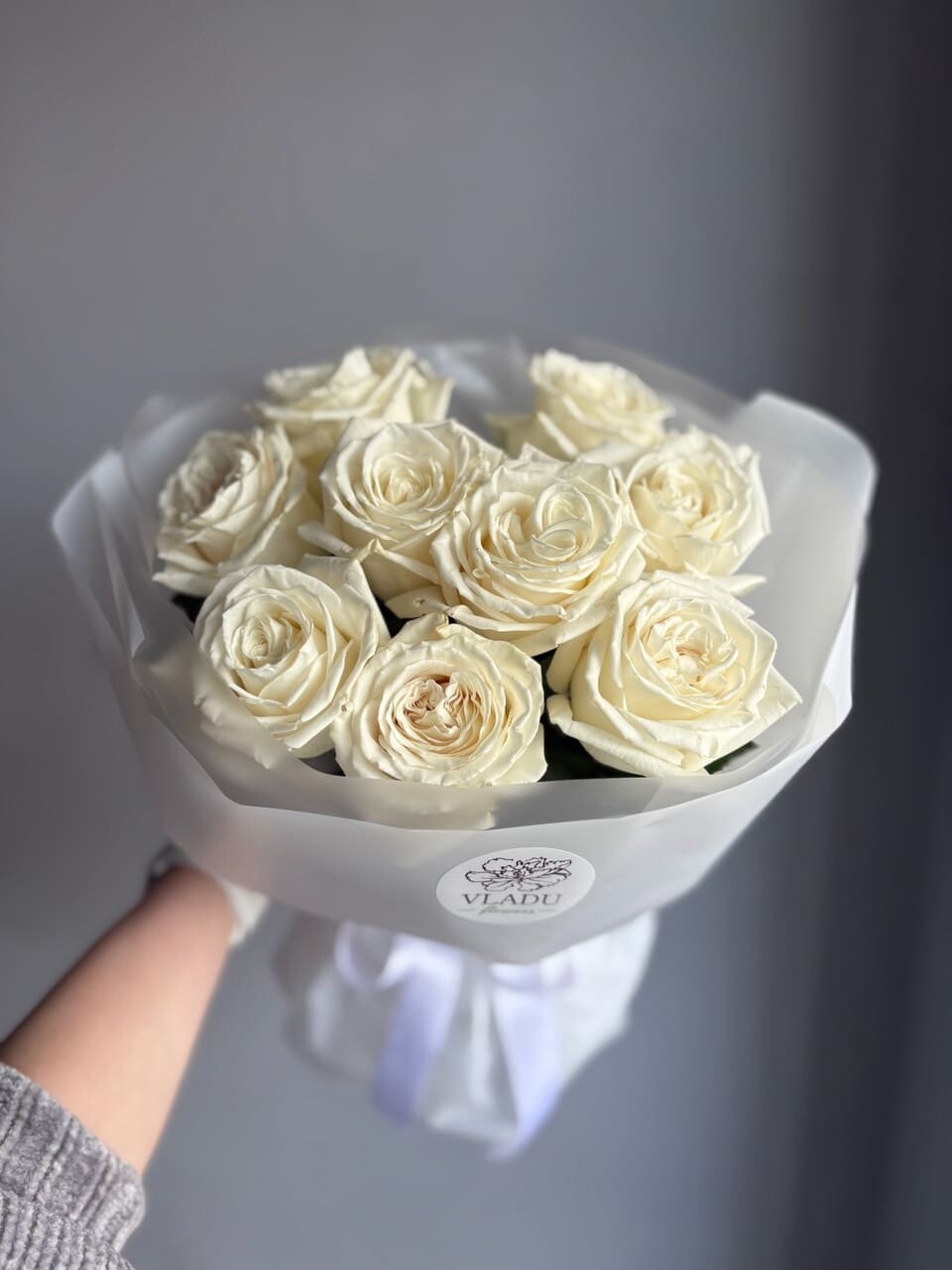 Букет из белых роз 9 штук