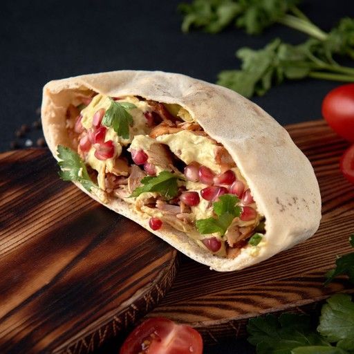 Шаурма классическая с курицей и гранатом