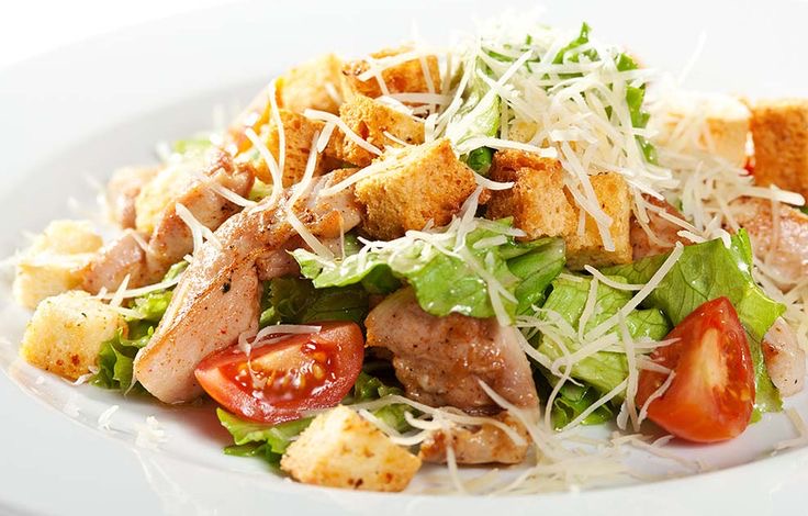 Салат Цезарь с курицей