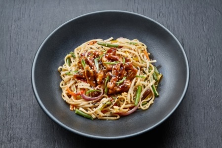 Лапша со свининой и овощами