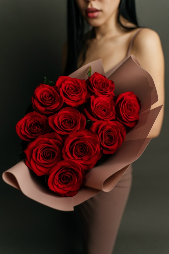 11 красных роз Россия