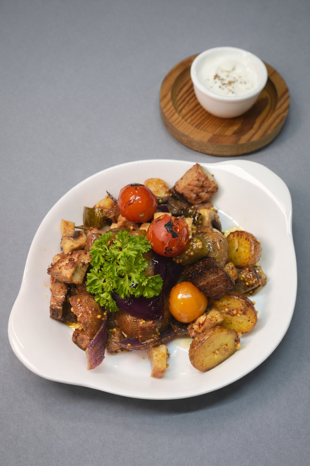 Жареха с тремя видами мяса и грибами