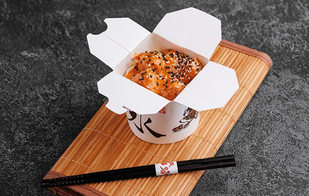 Тефтели в томатно-сливочном соусе (яичная лапша)