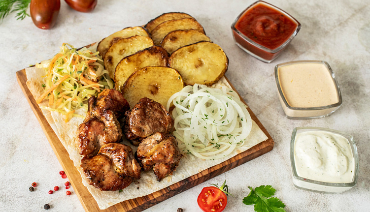 Ланч с шашлыком из свинины