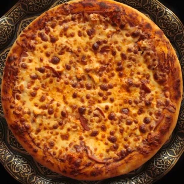 Открытый пирог "Мясное ассорти"