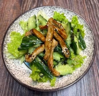 Салат со свининой и битыми огурцами