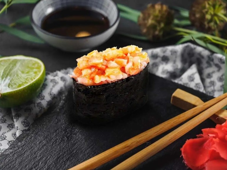 Гункан с креветкой