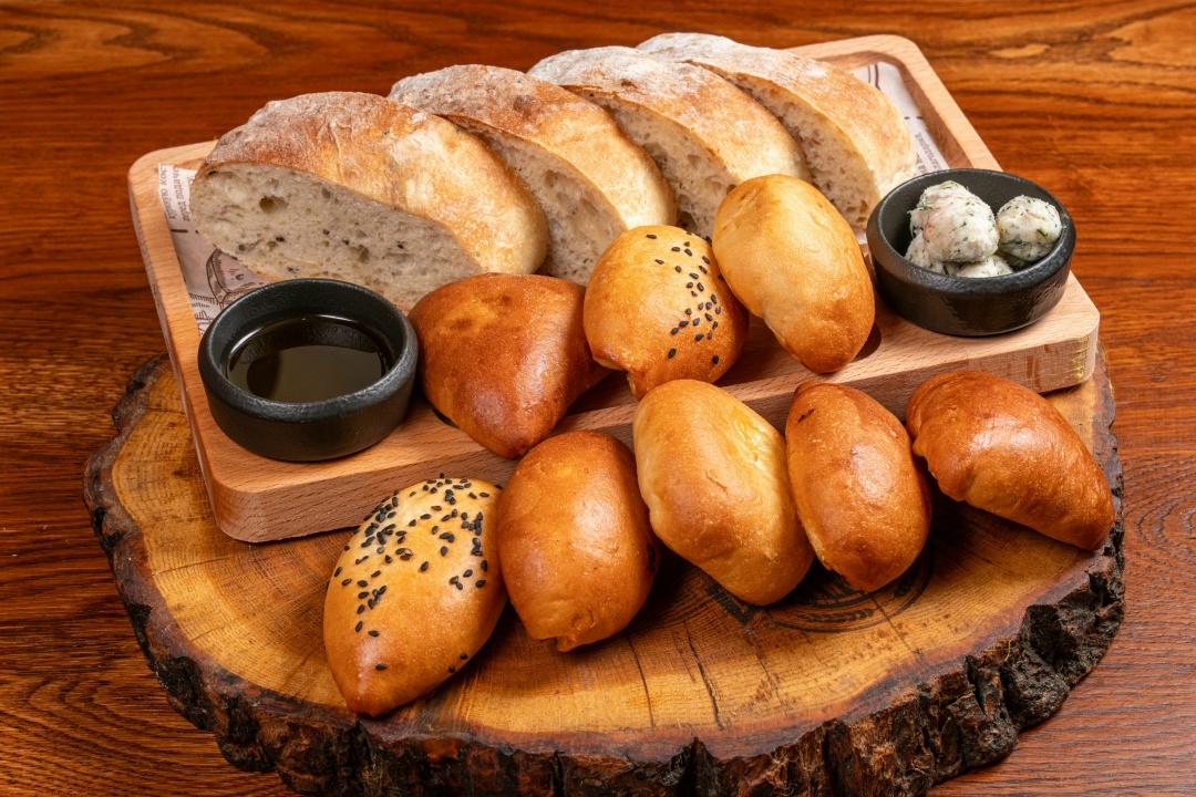 Хебная корзина с пирожками