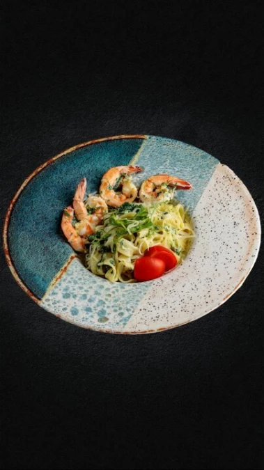 Паста с тигр креветкой и шпинатом