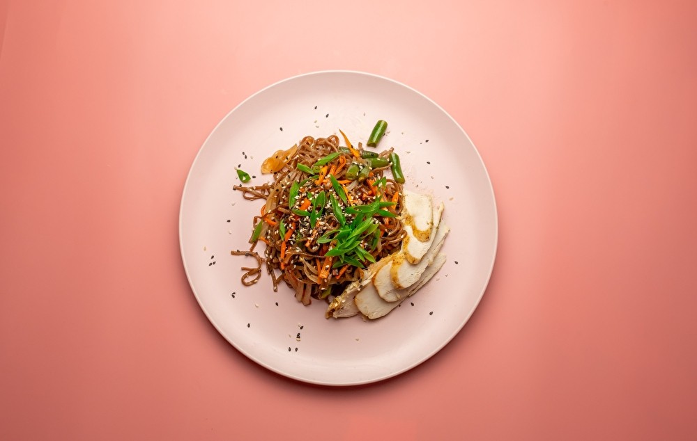 Гречневая Лапша с Курицей Терияки