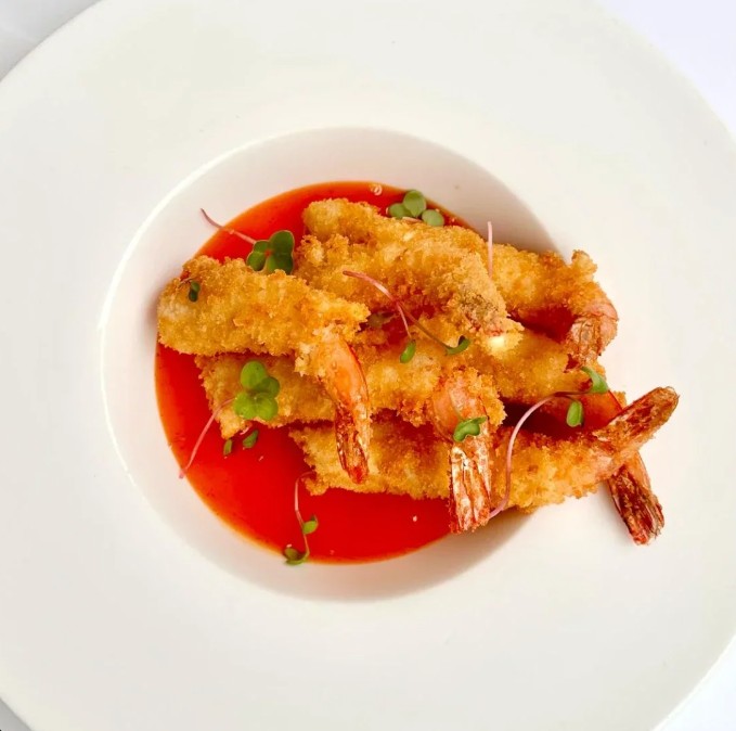 Креветки в хрустящей панировке с соусом манго-чили