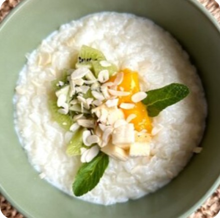 Каша рисовая на молоке с фруктами