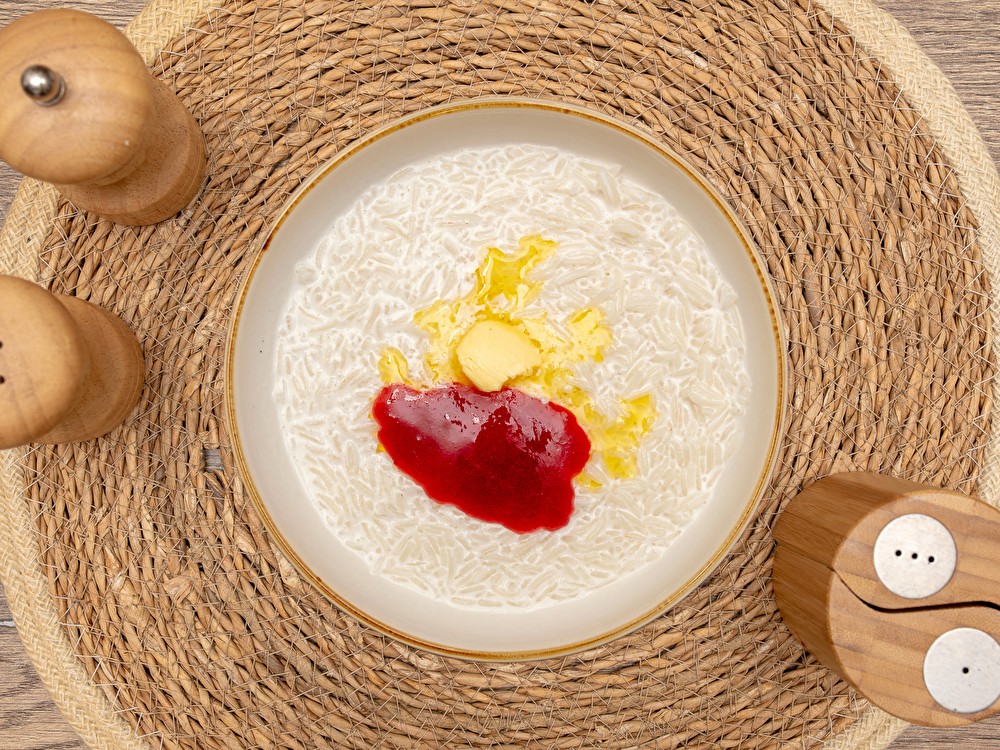 Рисовая каша с сезонной ягодой