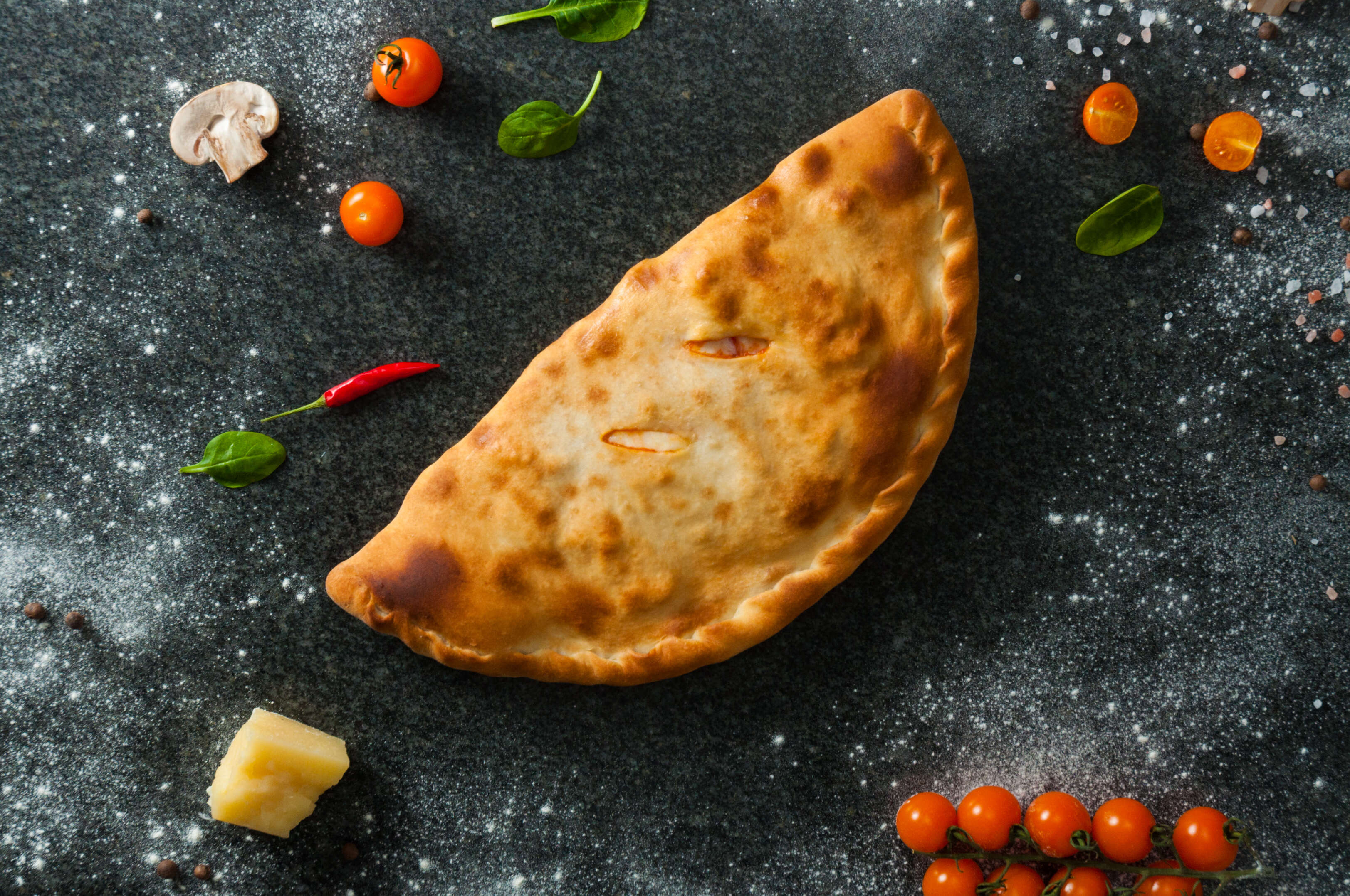 Кальцоне мясная с грибами