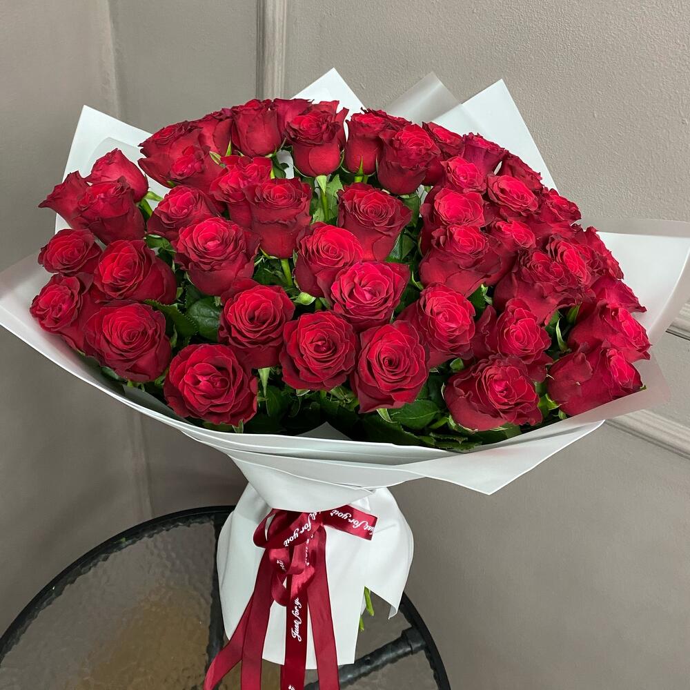 Роза красная 60 см 51 шт