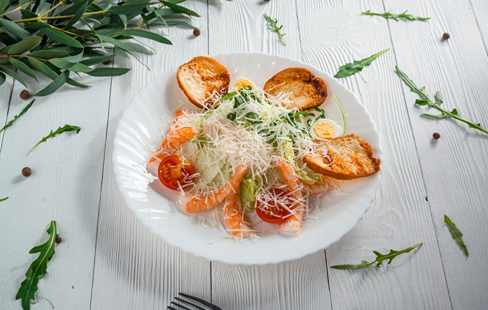 Салат «Цезарь с креветками»