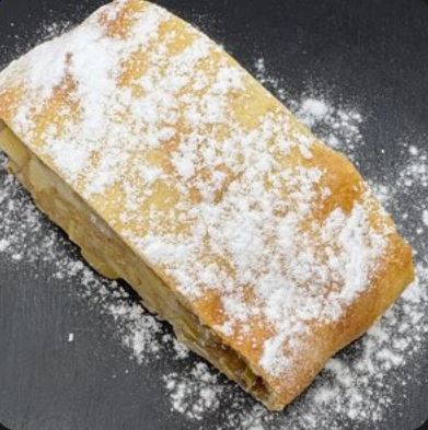 Штрудель яблочный с корицей